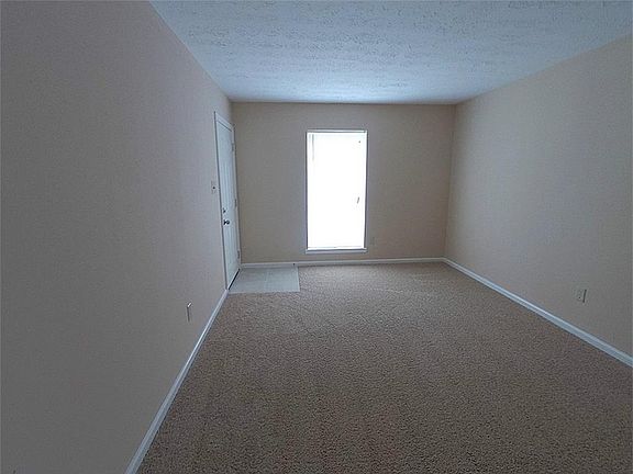 3rd image of 11510 Ensbrook Dr