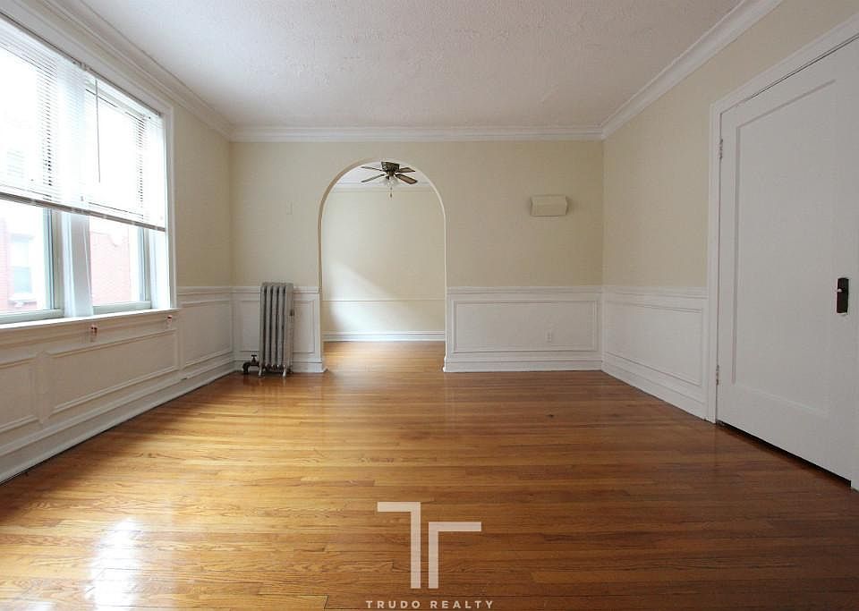 2nd image of 540 W Surf St #546S2