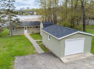 1998 Lakeview Dr, Lapeer, MI 48446