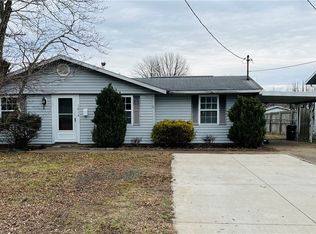 1814 Elizabeth St, Belpre, OH 45714