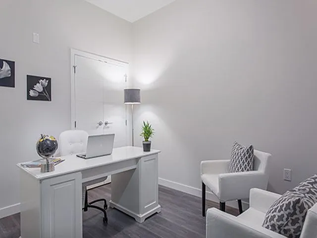 1561 Oxford St — Photo 10