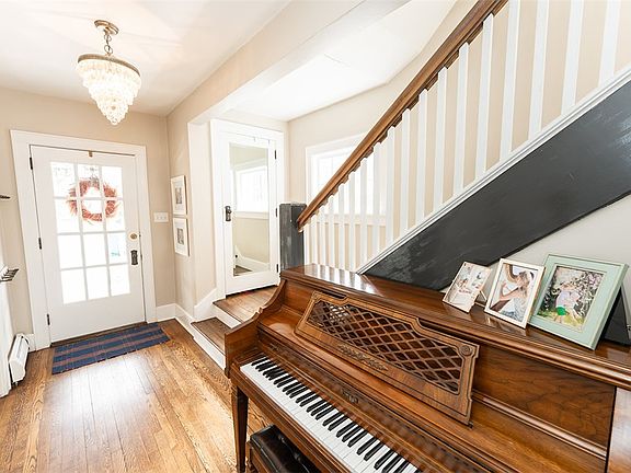 3rd image of 360 N 8th St