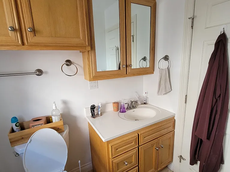 2452 Colby Ave — Photo 3
