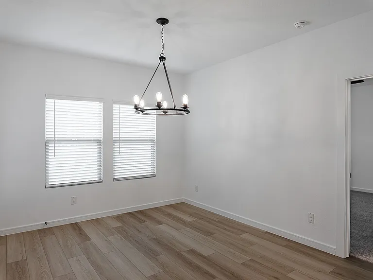 528 Brook View Dr — Photo 8