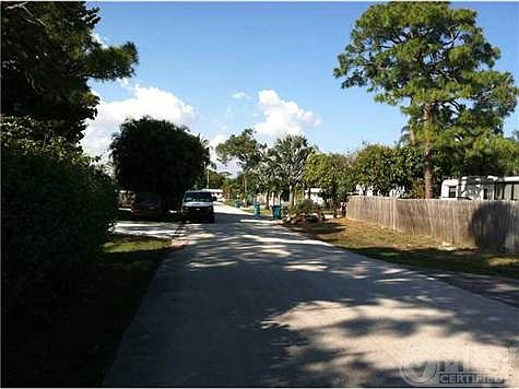 3rd image of 417 NW 8th Ct