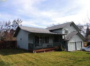 331 NW Valley View Dr, Grants Pass, OR 97526