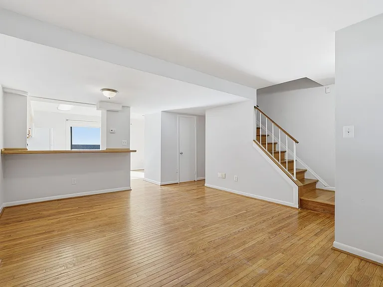 1204 Brethour Ct — Photo 3