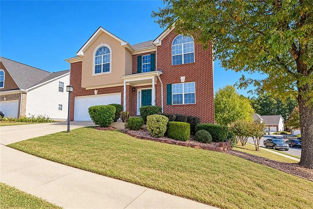 4 bed, 2.5 bath, 2796 sqft, $2,500 — Photo 1