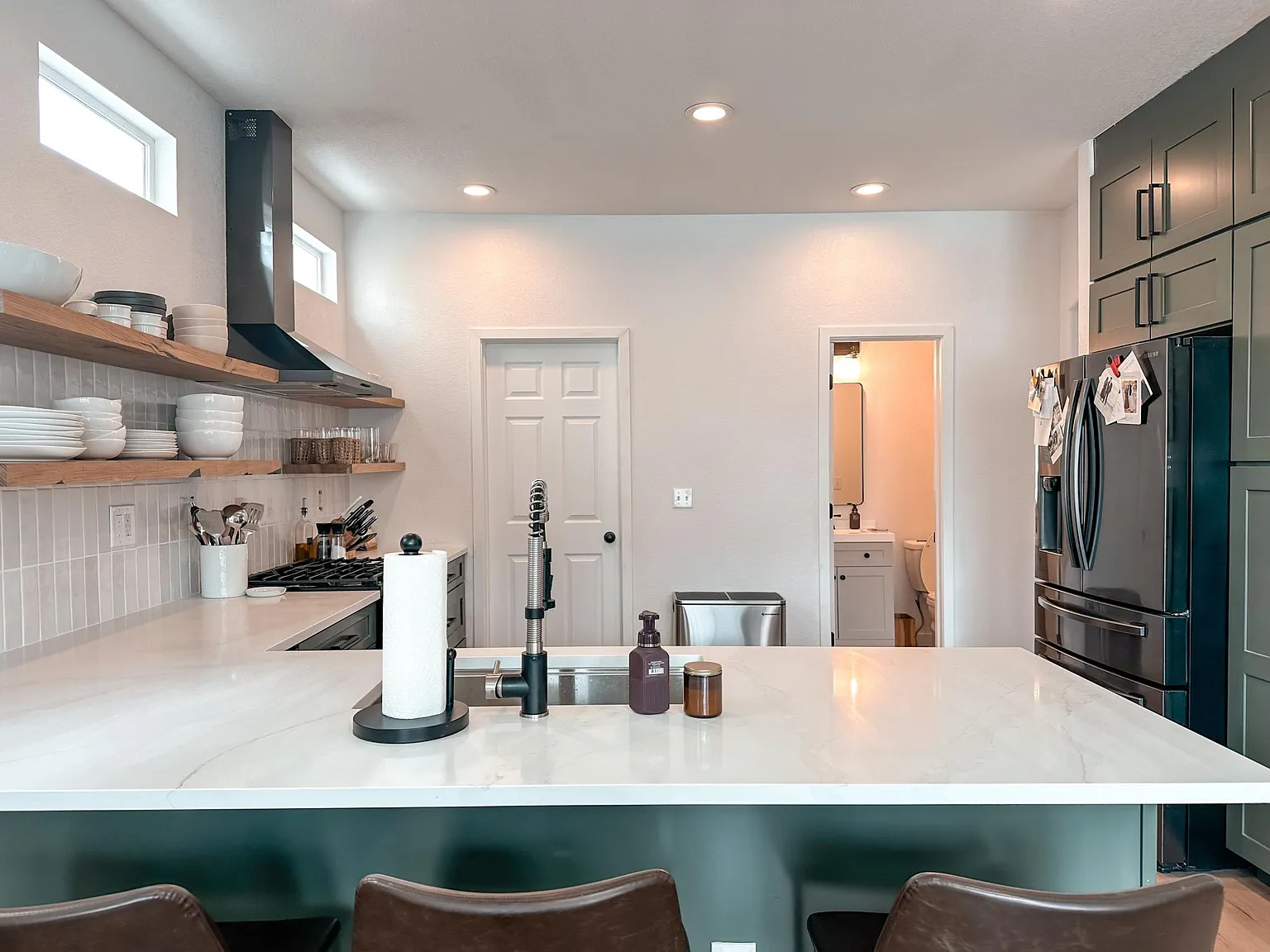 3 bed, 2436 sqft, $3,700 — Photo 2