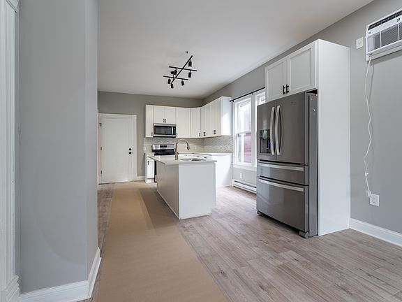 4th image of 2053 N Bingham St Unit 2