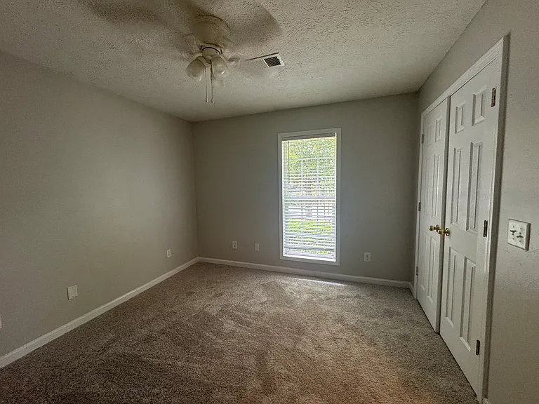3634 Fairview Dr — Photo 8