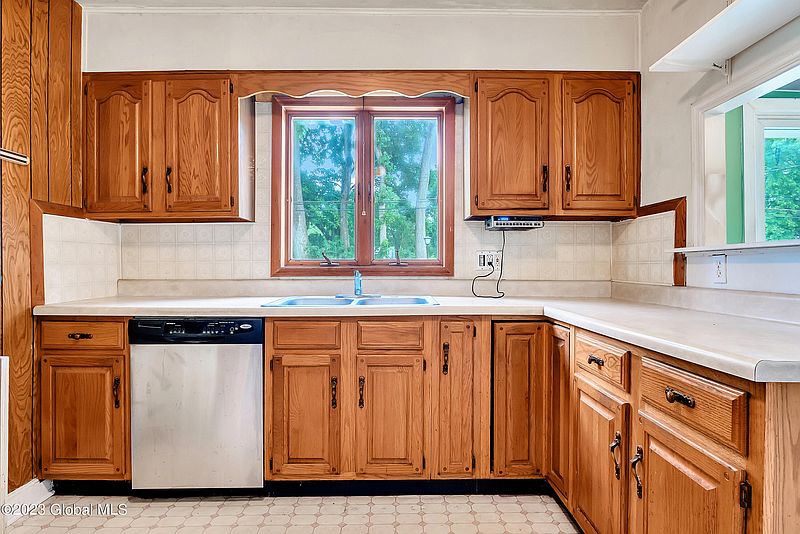 4th image of 8 Venezio Avenue