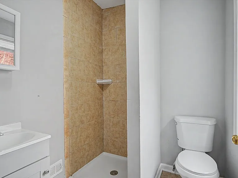 203 N Dupont St — Photo 11