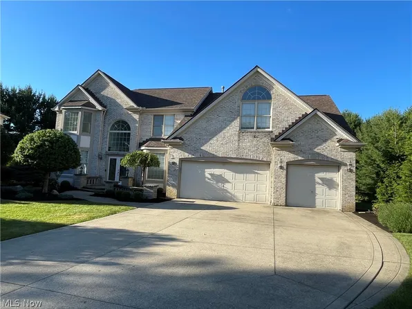 19956 Colleen Ct, Strongsville, OH 44136