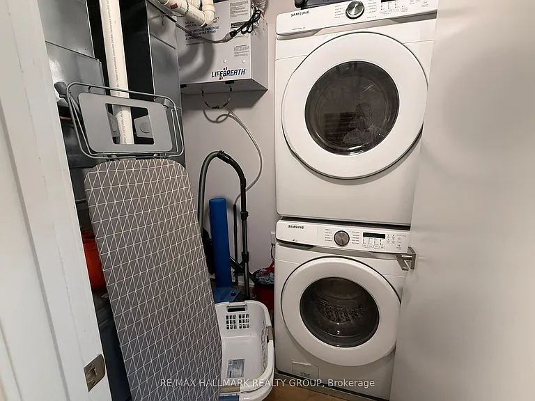 696 Roosevelt Ave #3 — Photo 12