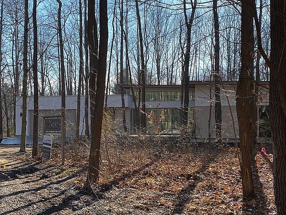 5th image of 11 Wildwood Ln