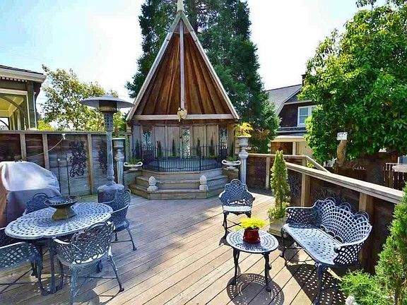 Deck with Hot Tub/Spa