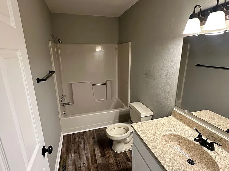 1009 Northwood Dr — Photo 7