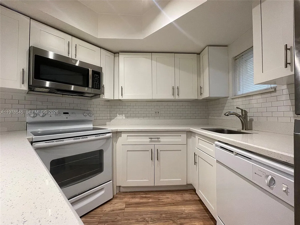 Building Photo - 8323 Lake Dr #108