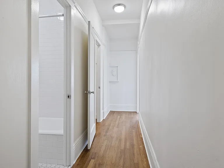 The Langham Apartments — Photo 18
