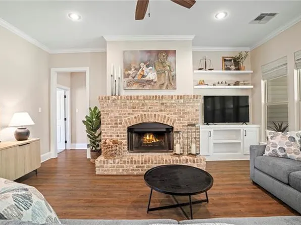 2225 Labarre St, Mandeville, LA 70448
