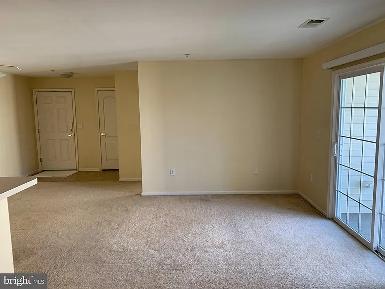 110 Lionheart Ln — Photo 3