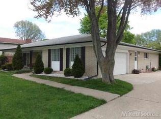 39246 N Blom Dr, Harrison Township, MI 48045