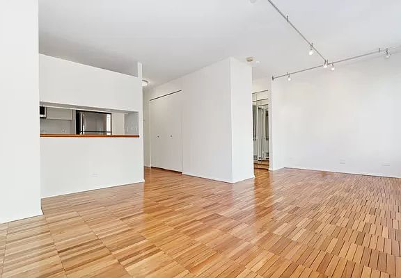3rd image of 300 E 85th St APT 505