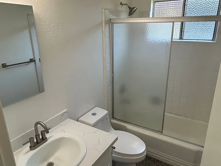1215 Laguna Ave — Photo 5