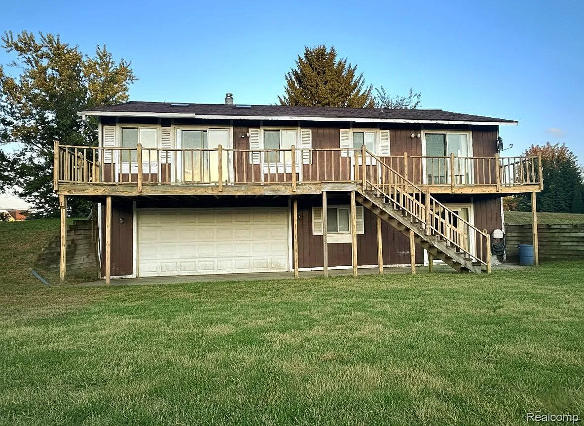 1795 Oakwood Rd photo 1