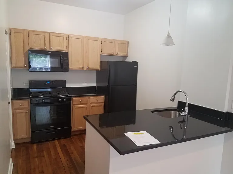 943 E 52nd St #3 — Photo 9