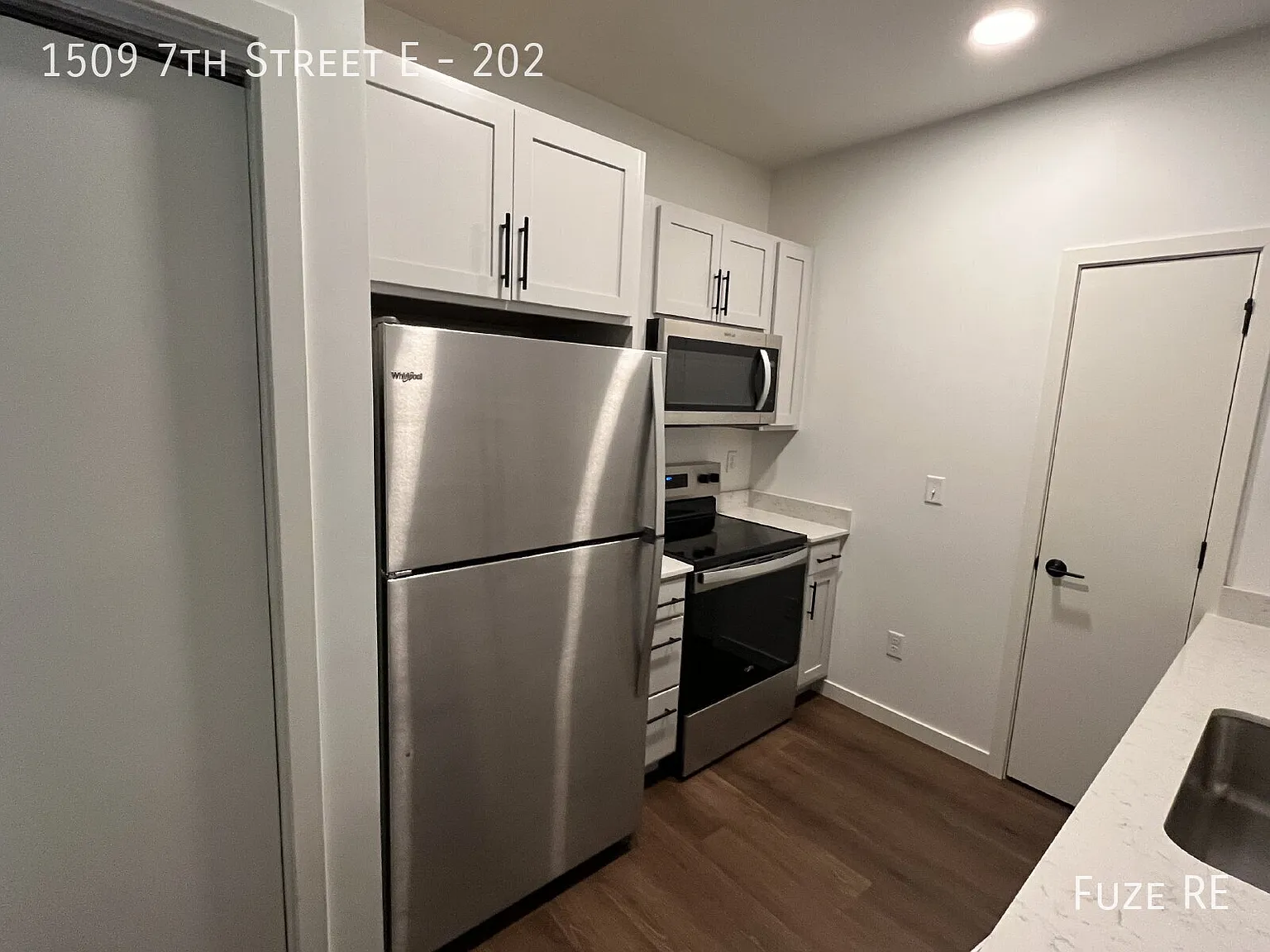 Beautifully Updated 2 Bedroom Unit in St. Paul - Available Now! — Photo 4