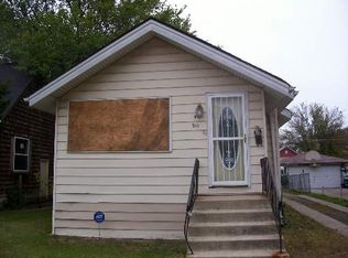 911 Field St, Hammond, IN 46320