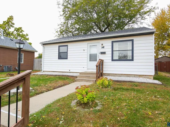 705 N Highland Ave, Sioux Falls, SD 57103