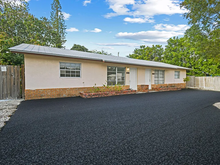 8401 SE Sunset St — Photo 3