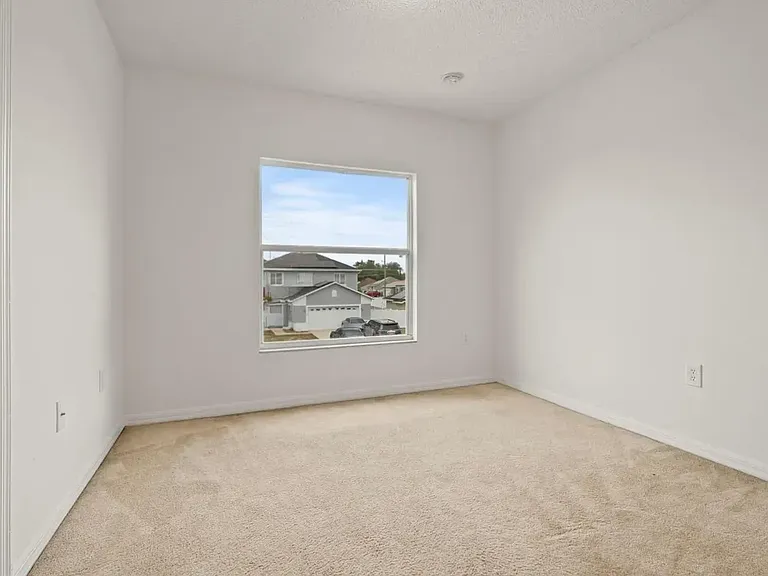 1911 Michigan Ct — Photo 4