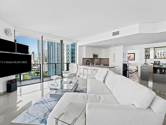 5th image of 68 SE 6th St APT 1512