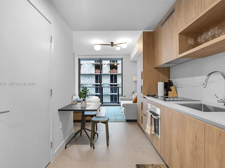 11 NE 6th St #Townhouse 2808 — Photo 1
