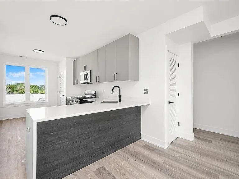 2030 Greenwood St — Photo 14