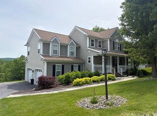 73 Van Scoy Rd, Poughquag, NY 12570