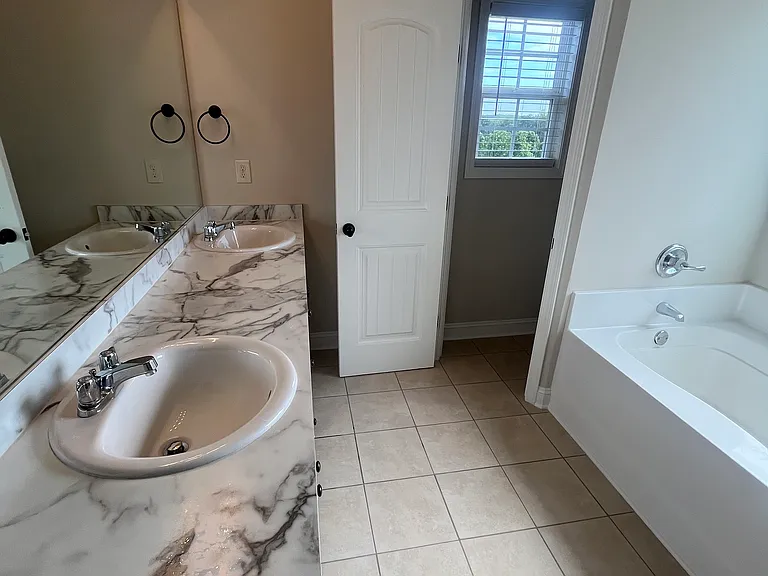 41 Colonial Ct — Photo 14