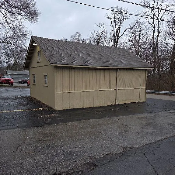 16 N Main St — Photo 2