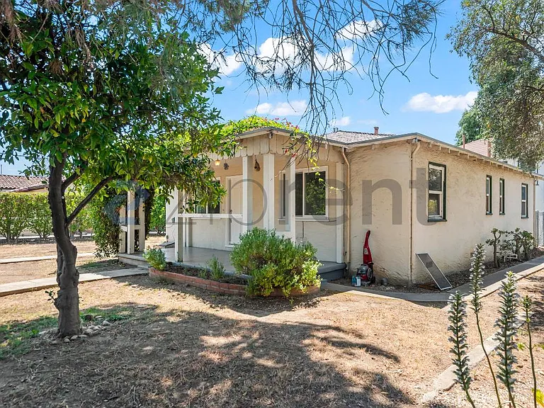 14331 Capri Dr — Photo 2