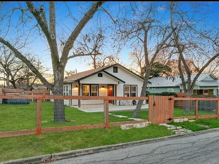 1428 Lee St — Photo 12