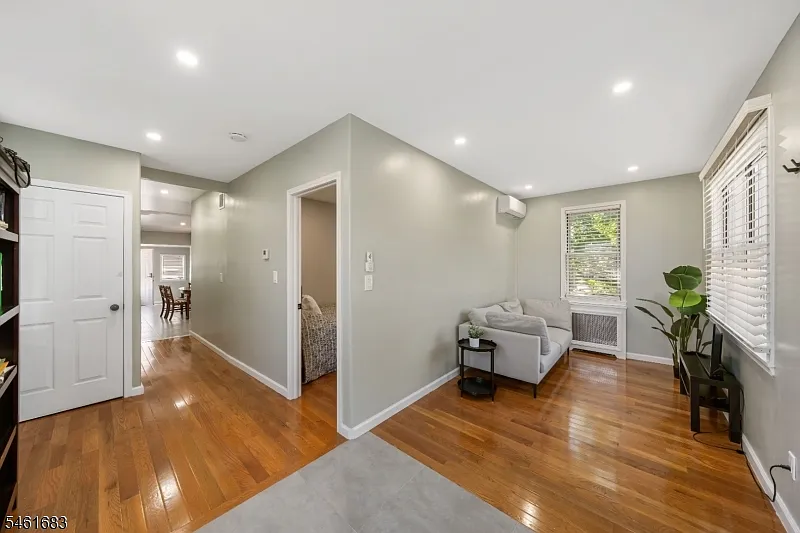 166 Victor St — Photo 2