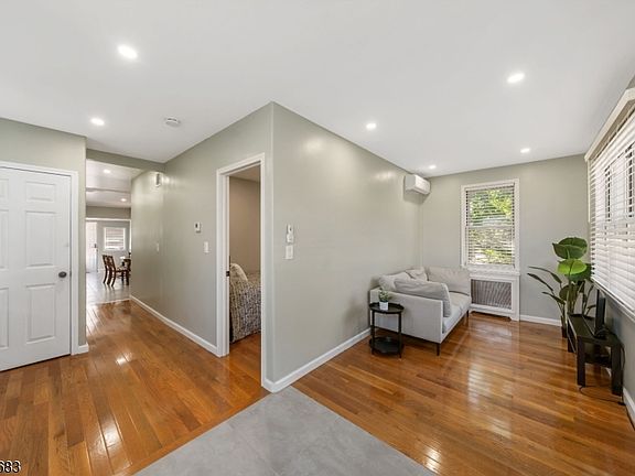 2nd image of 166 Victor St Unit 1