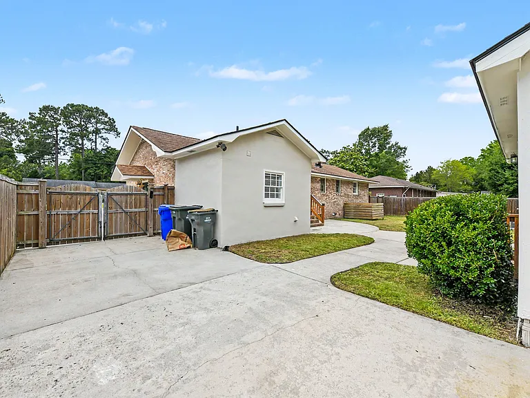 18 Ophir Dr — Photo 36