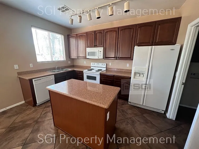 15101 N 173rd Dr — Photo 14