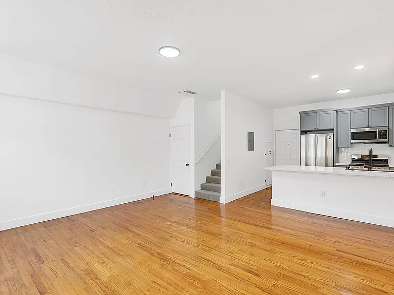 1827 N Wilcox Ave — Photo 1