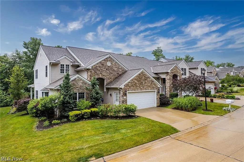 138 Stonecreek Dr photo 1